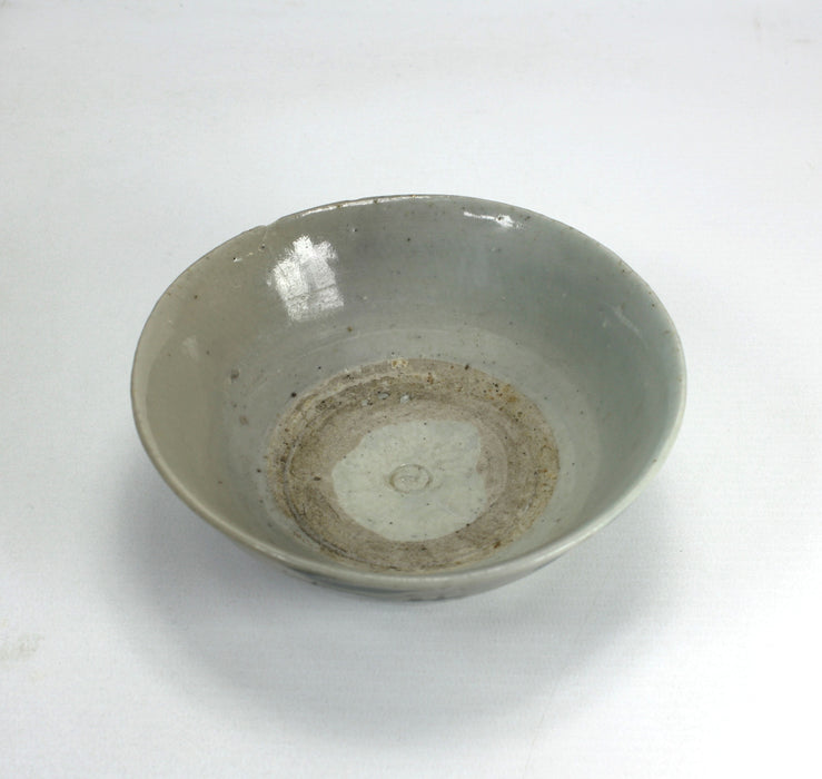 Antique Chinese Ming Dynasty porcelain bowl, 14.5cm diameter.