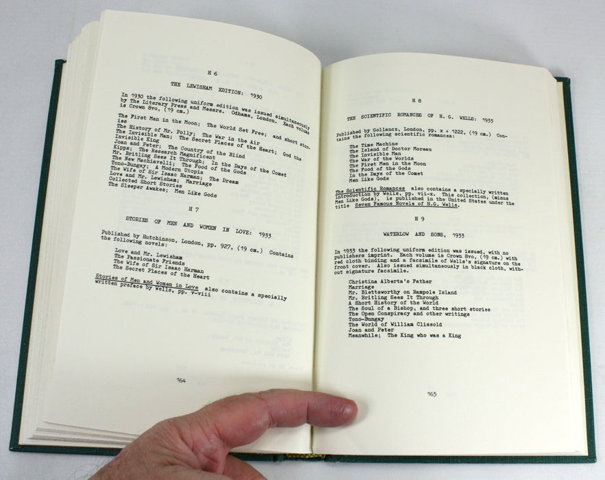 Herbert George Wells; An Annotated Bibliography of His Works, J.R. Hammond, 1977