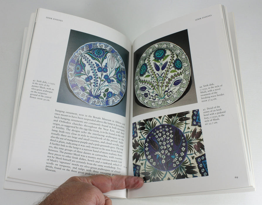 Iznik Pottery by John Carswell, 2006