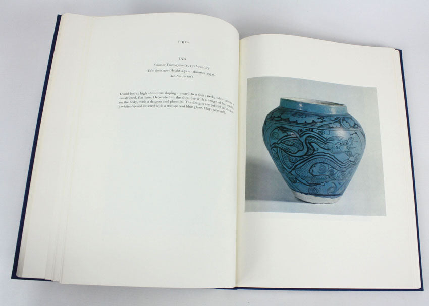 The Charles B. Hoyt Collection in the Museum of Fine Arts: Boston. Volume 1: Chinese Art: Neolithic Period through the T'ang Dynasty and Sino-Siberian Bronzes. Volume 2: Chinese Art: Liao, Sung and Yuan Dynasties