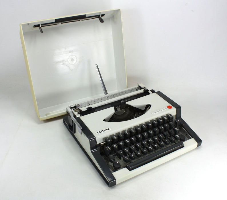 Vintage Olympia Traveller de Luxe portable typewriter in carry case