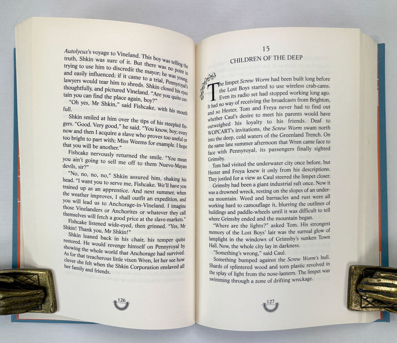 Philip Reeve; Mortal Engines; Complete set of 1st editions of the novels - all signed and lined by the author, 2001-2006