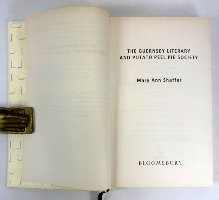 The Guernsey Literary and Potato Peel Society, Mary Ann Shaffer, 2008 1st edition