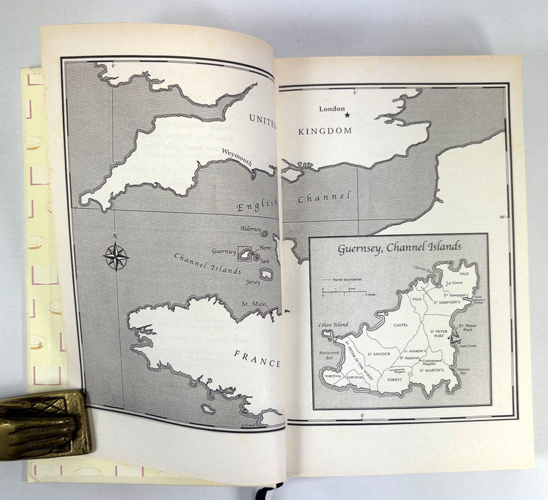 The Guernsey Literary and Potato Peel Society, Mary Ann Shaffer, 2008 1st edition