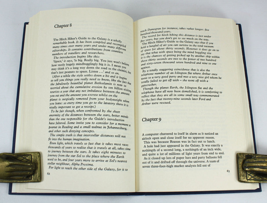 The Hitch Hiker's Guide to the Galaxy, Douglas Adams, BCA Edition, 1980