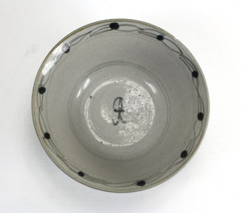 Antique Chinese Qing Dynasty porcelain bowl, 13cm diameter.