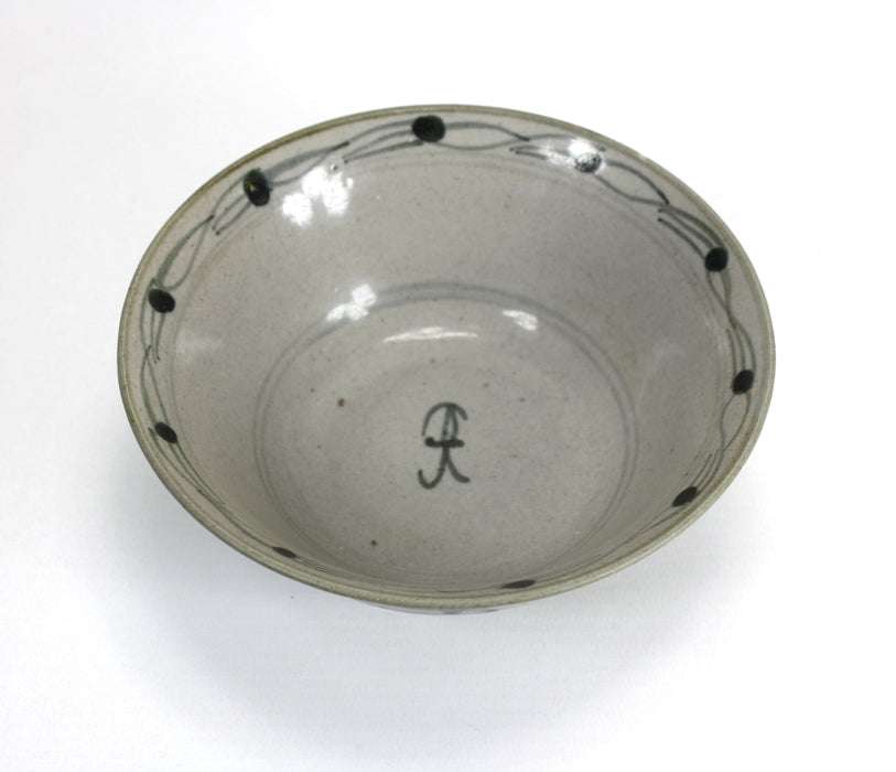 Antique Chinese Qing Dynasty porcelain bowl, 13cm diameter.