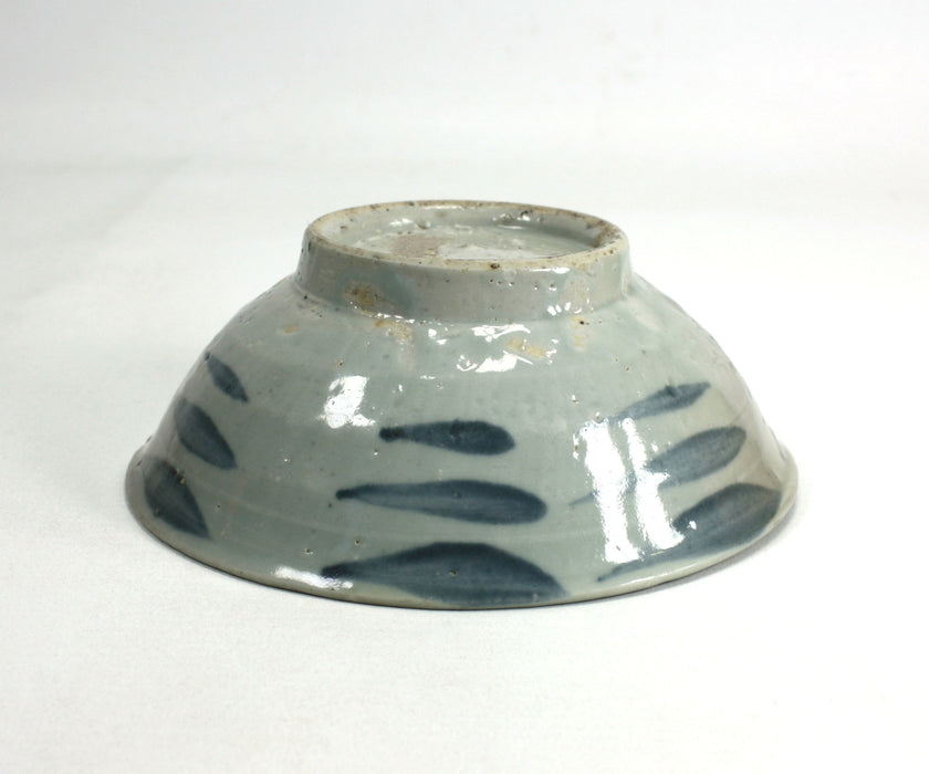 Antique Chinese Ming Dynasty porcelain bowl, 14.5cm diameter.