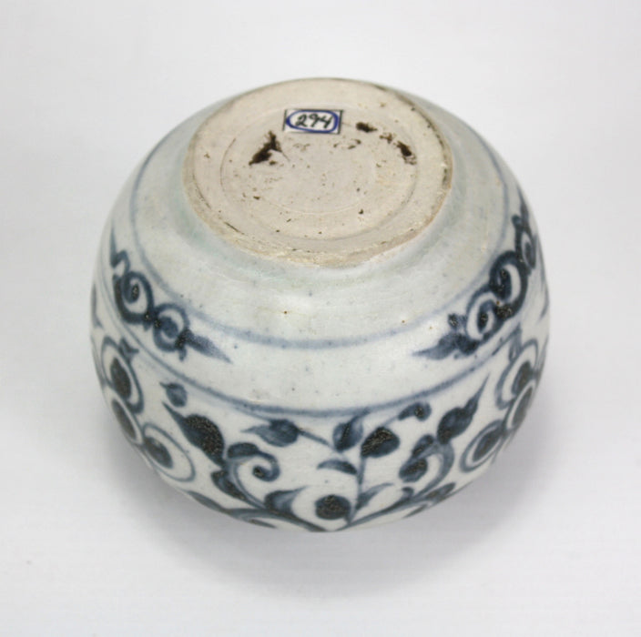 Group of 3 x Annamese blue and white porcelain ceramics, 15th/16th Century.